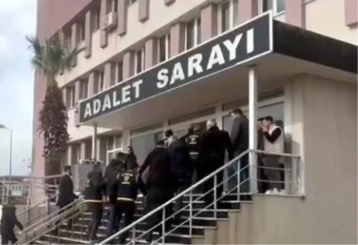 Ayvalık\'ta Dolandırıcılara Operasyon