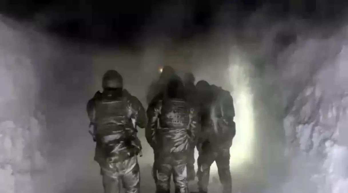 Ağrı\'da Mahsur Kalan İki Kişi Kurtarıldı