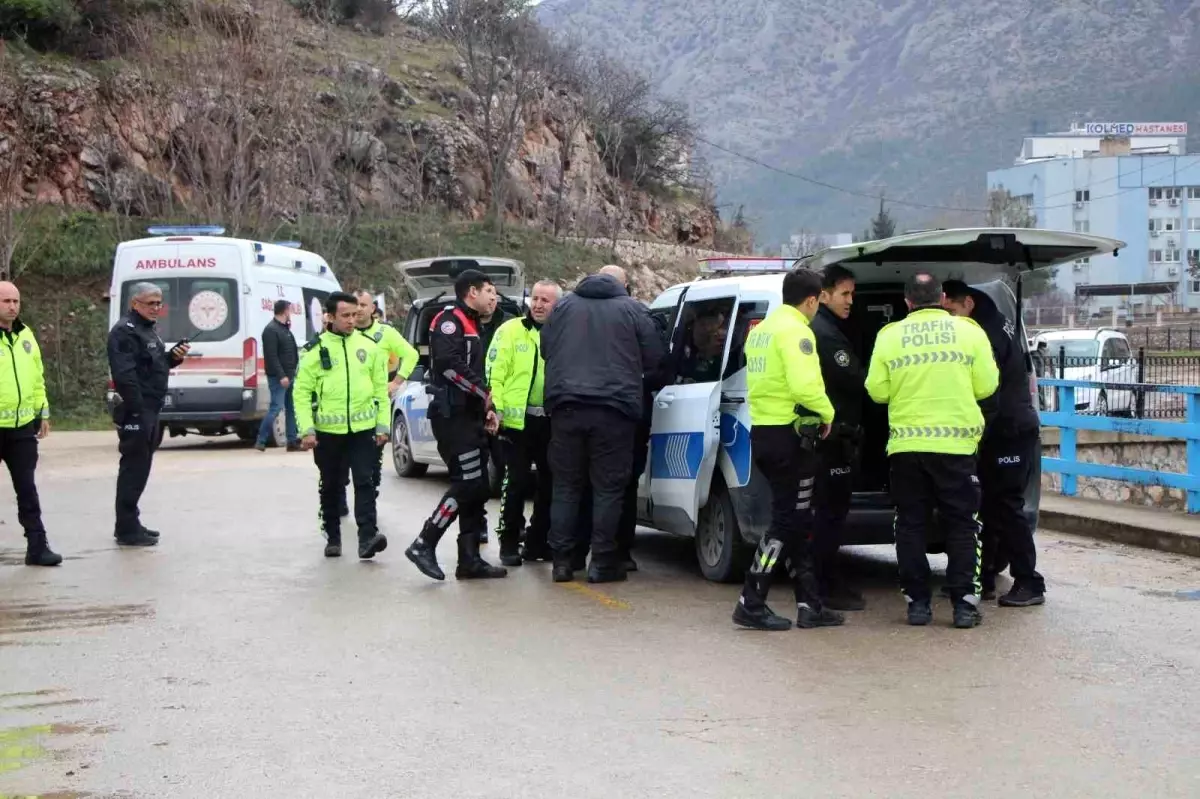 Amasya\'da Motosikletli Çocuğun Polise Çarpması