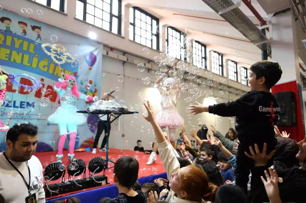 Aydın Büyükşehir Belediyesi\'nden Efeler\'de yarıyıl karne şenliği