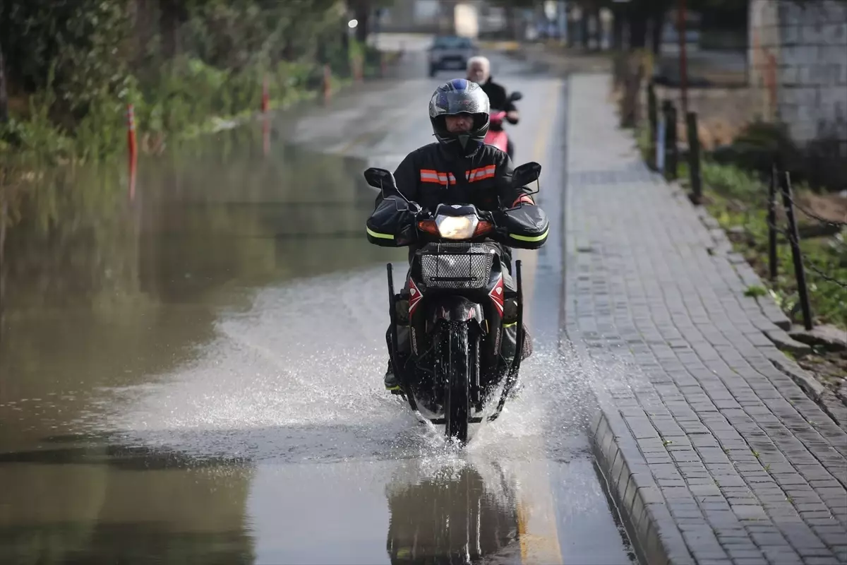 İncirliova\'da Sağanak Yağış Hayatı Olumsuz Etkiledi