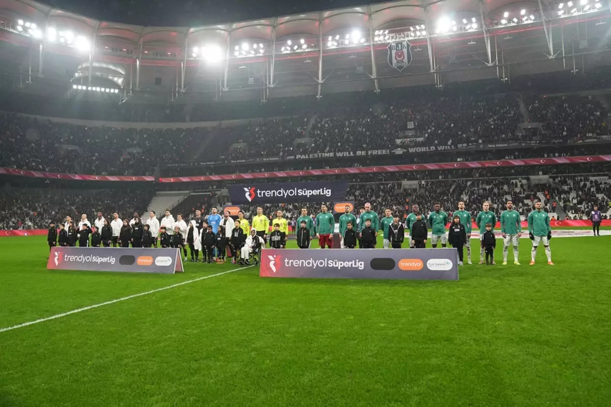 Beşiktaş-Konyaspor maçı sonunda olay tepki: Hakemden utanıyorum