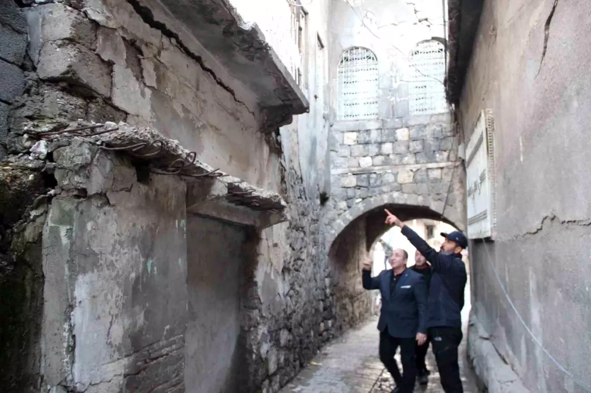 Cizre\'de 200 yıllık tarihi kemerli ev yıkılma tehlikesiyle karşı karşıya
