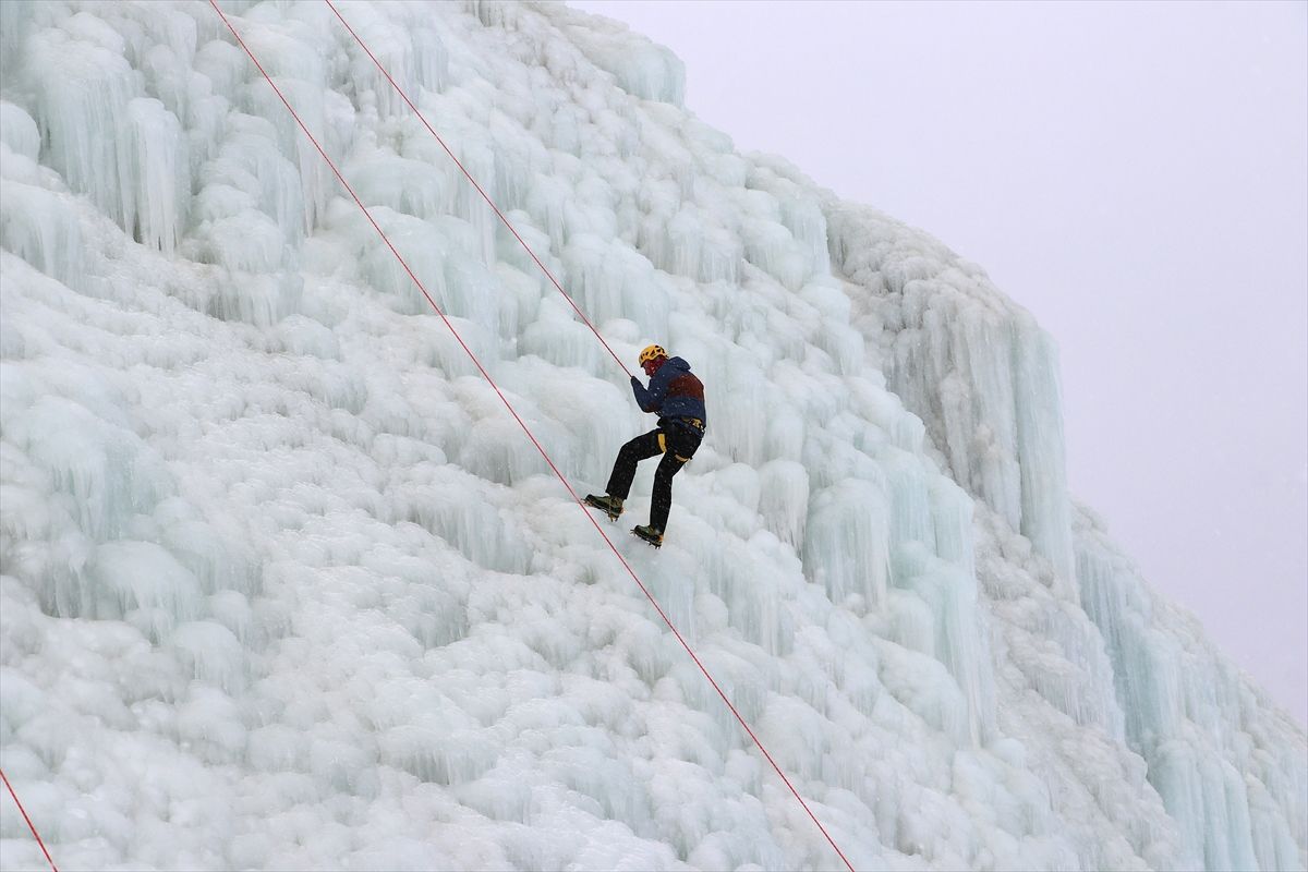 Erzurum\'da Buz Tırmanışı Heyecanı