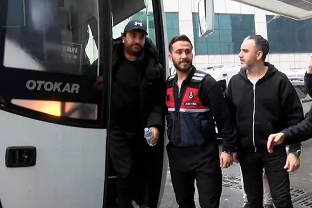 Gözaltına alınan Hasan Can Kaya ve Reynmen'den ilk görüntü