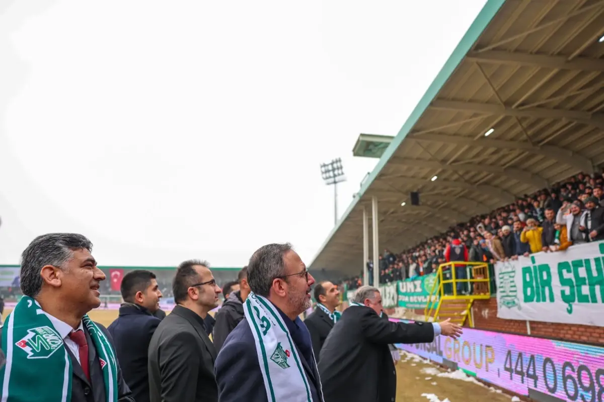 Iğdır FK\'nin yeni stadının açılışı gerçekleştirildi