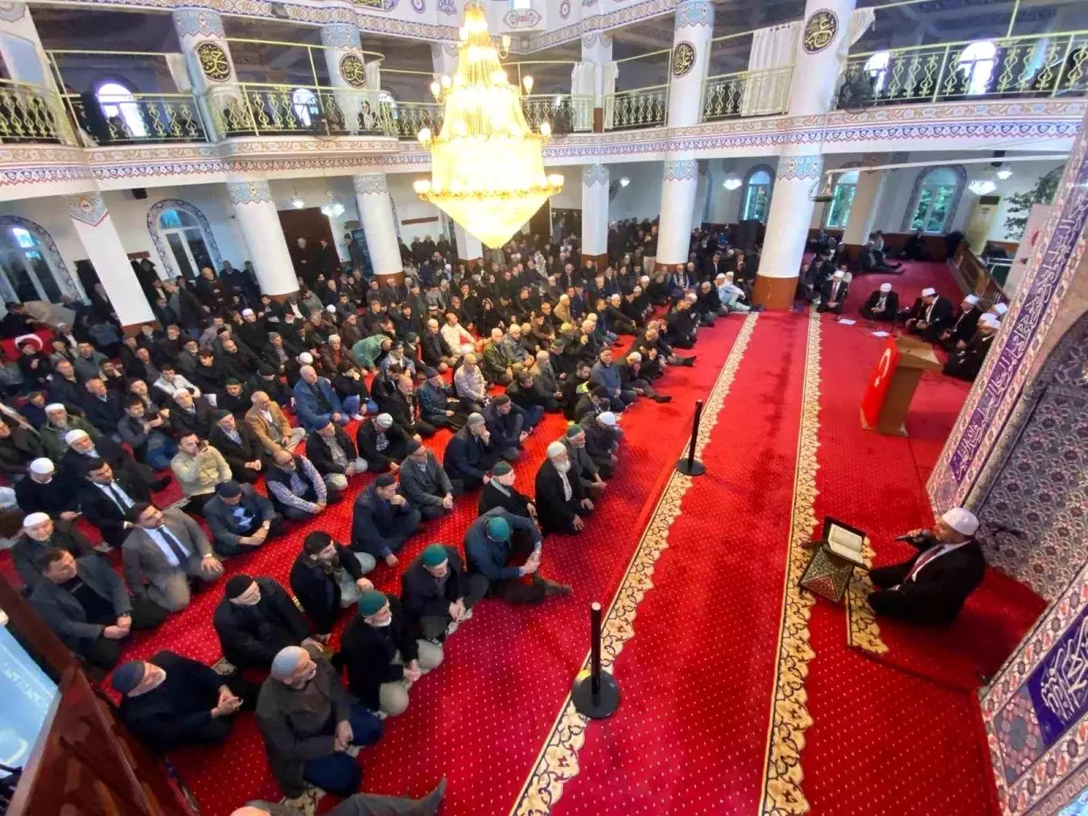 İzmir\'de 1001 Hatim Geleneği İcra Edildi