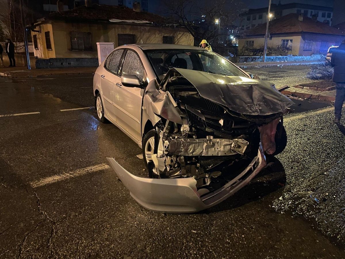 Kayseri\'de Trafik Kazası: 4 Yaralı