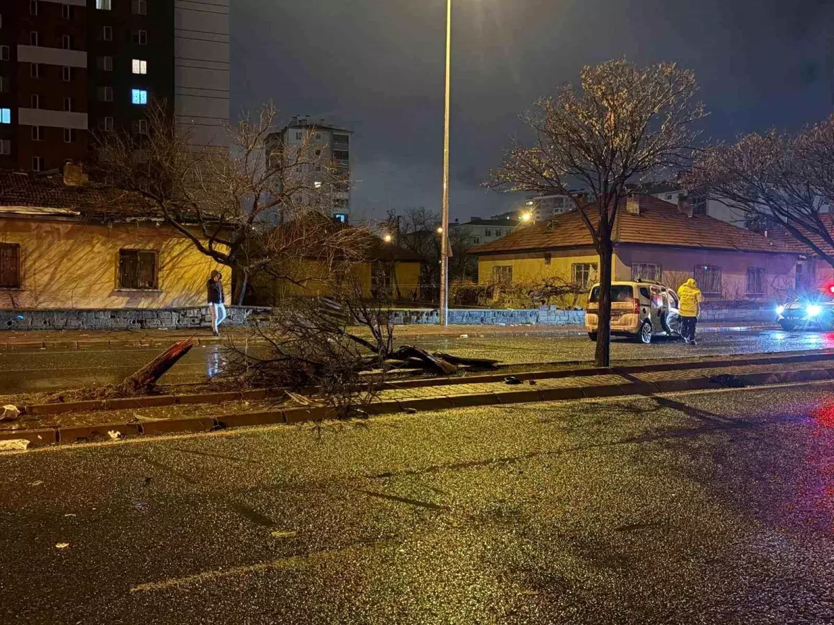 Kayseri\'de Trafik Kazası: 4 Yaralı