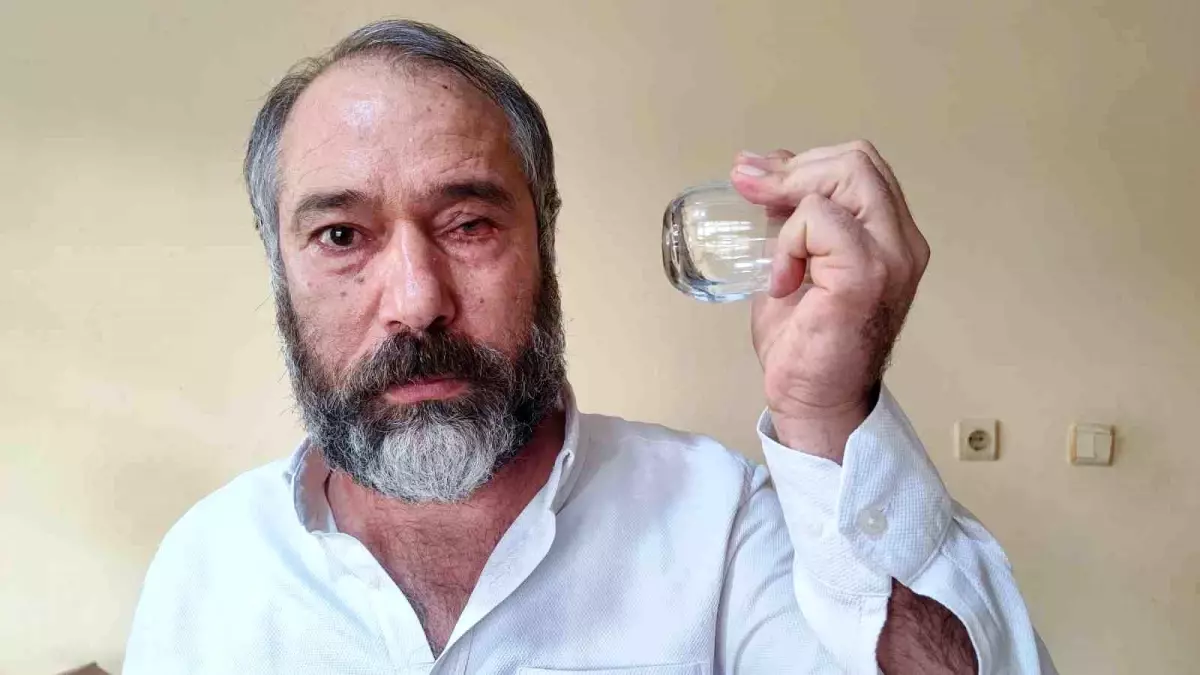 Çay bardağıyla dehşet saçtı! "Küfürlü konuşmayın" diye uyardı, gözünden oldu