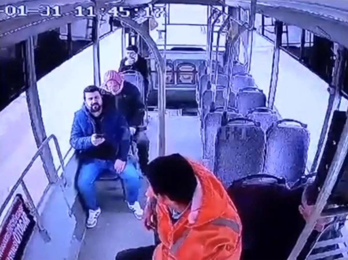 Kızıltepe\'de Otobüste Fenalaşan Adam Hayatını Kaybetti