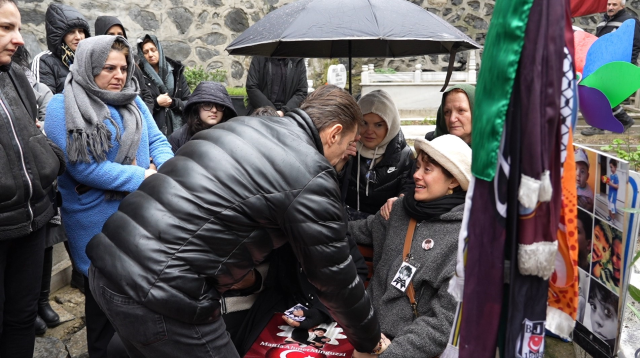 Mattia Ahmet Minguzzi mezarı başında anıldı, Atlas Çağlayan'ın annesi de katıldı Mattia Ahmet Minguzzi mezarı başında anıldı, Atlas Çağlayan'ın annesi de katıldı