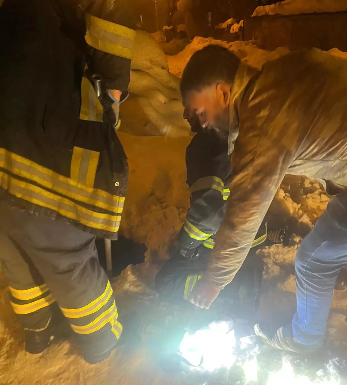 Açık Kuyuya Düşen Köpek Kurtarıldı