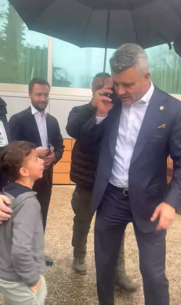 Ne forma ne de bilet! Minik taraftarın Saran'dan isteği yürek burktu