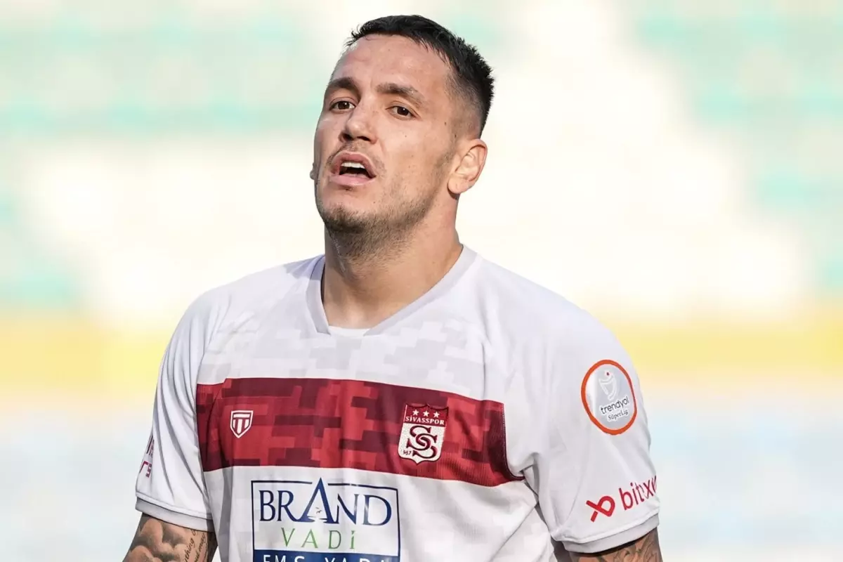 Rey Manaj, Sivasspor\'a geri döndü