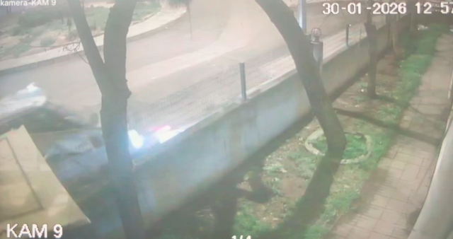 Tekirdağ'da kamyonet taksi durağına daldı, olay yerini terk etti: O anlar kamerada