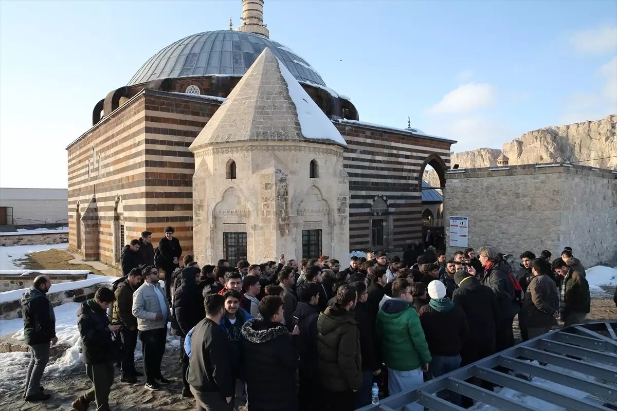 Tematik Kış Kampı\'na katılan üniversite öğrencileri Van\'ın güzelliklerine hayran kaldı