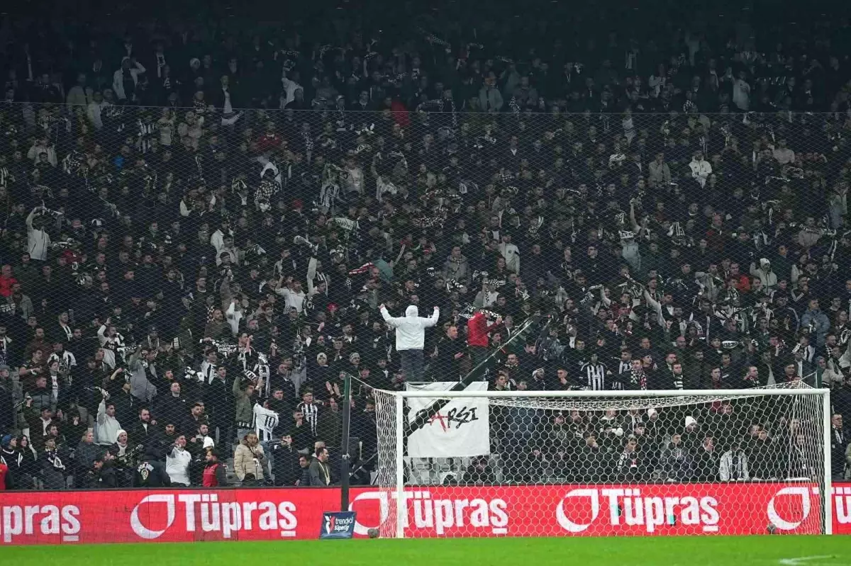 Beşiktaş - Konyaspor Maçında Yönetim İstifa Tezahüratları