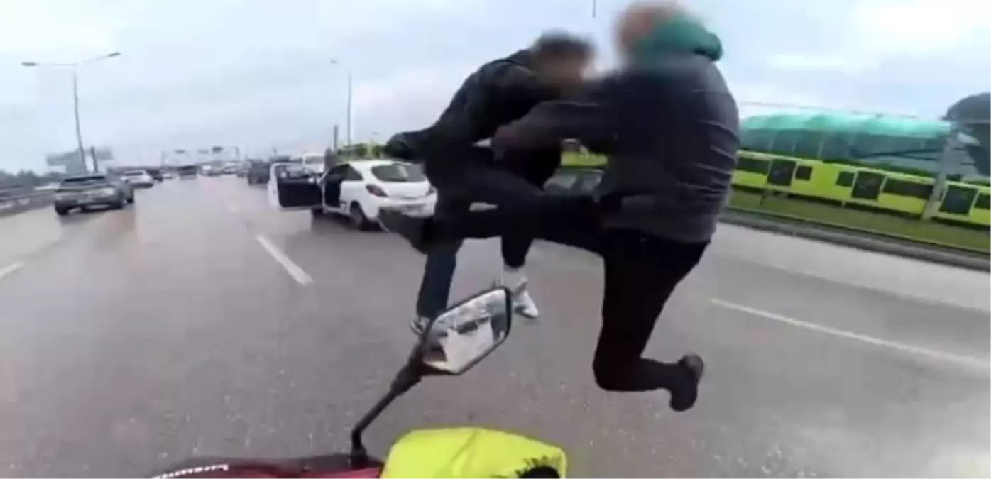 Trafikteki uçan tekmelerin bedeli ağır oldu