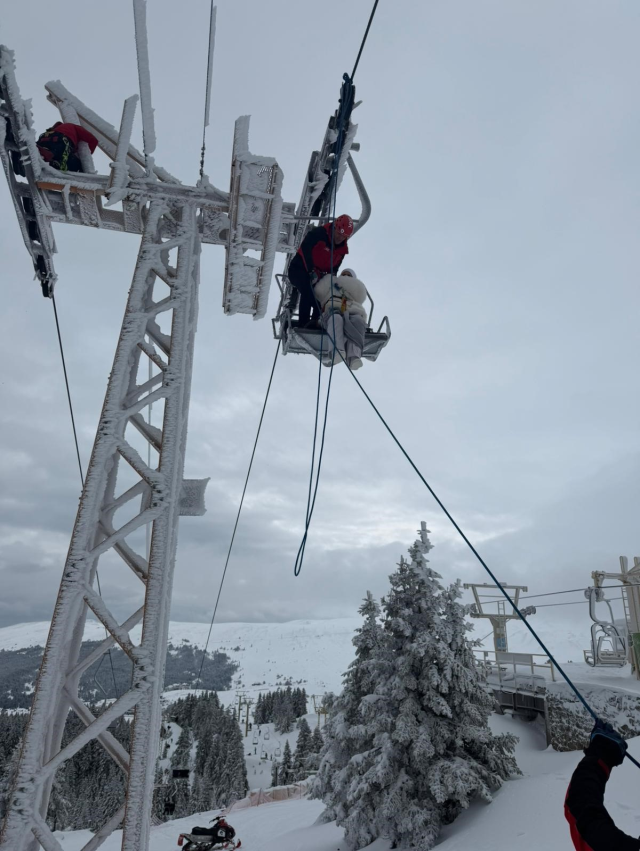 Uludağ'da telesiyej arızası: 40 tatilci mahsur kaldı Uludağ'da telesiyej arızası: 40 tatilci mahsur kaldı