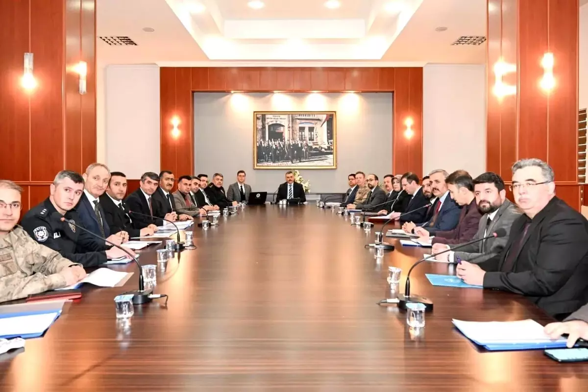 Vali Çiftçi başkanlığında \'Palandöken\' zirvesi