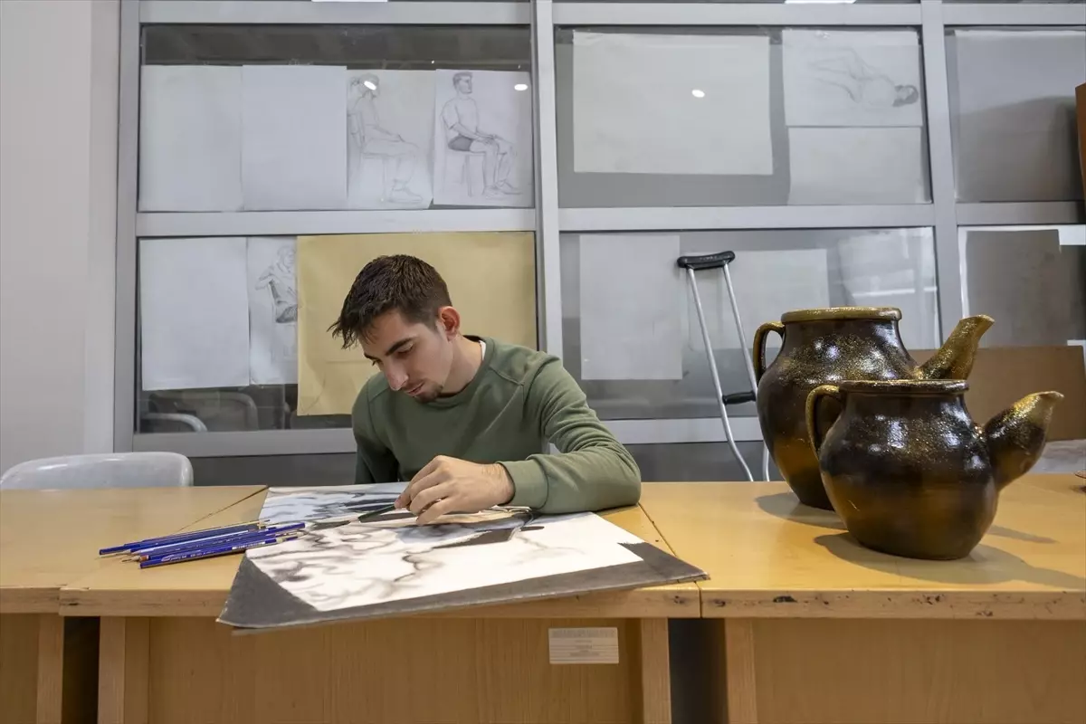 Ömer Gürbüz: Depremden Sonra Hayatın Engellerini Resimle Aşıyor