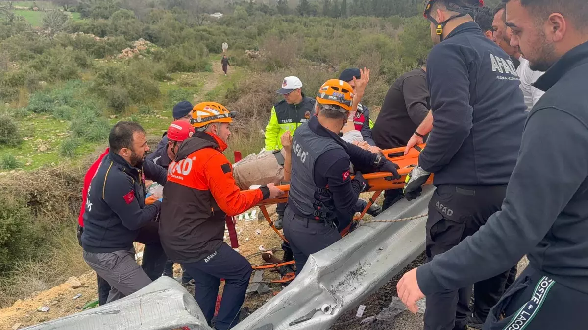 Antalya\'da Otobüs Kazası: 8 Ölü, 26 Yaralı