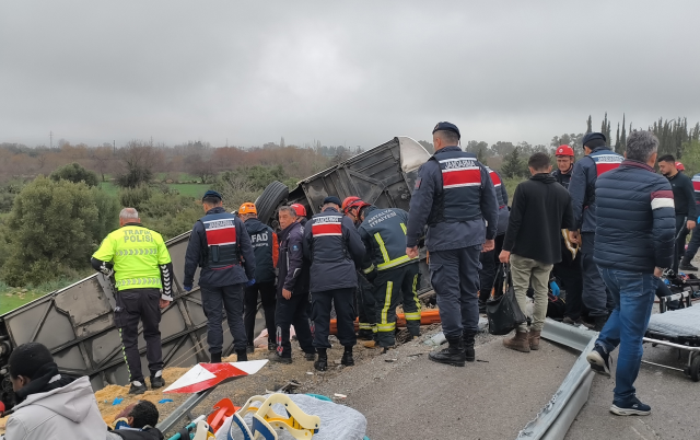 Antalya'da yolcu otobüsü şarampole yuvarlandı! Çok sayıda ölü ve yaralı var Antalya'da yolcu otobüsü şarampole yuvarlandı! Çok sayıda ölü ve yaralı var