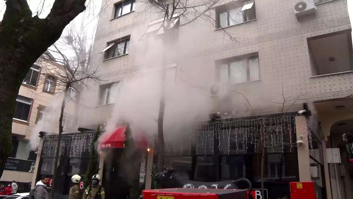 Bayrampaşa\'da Restoran Yangını: Maddi Hasar Meydana Geldi