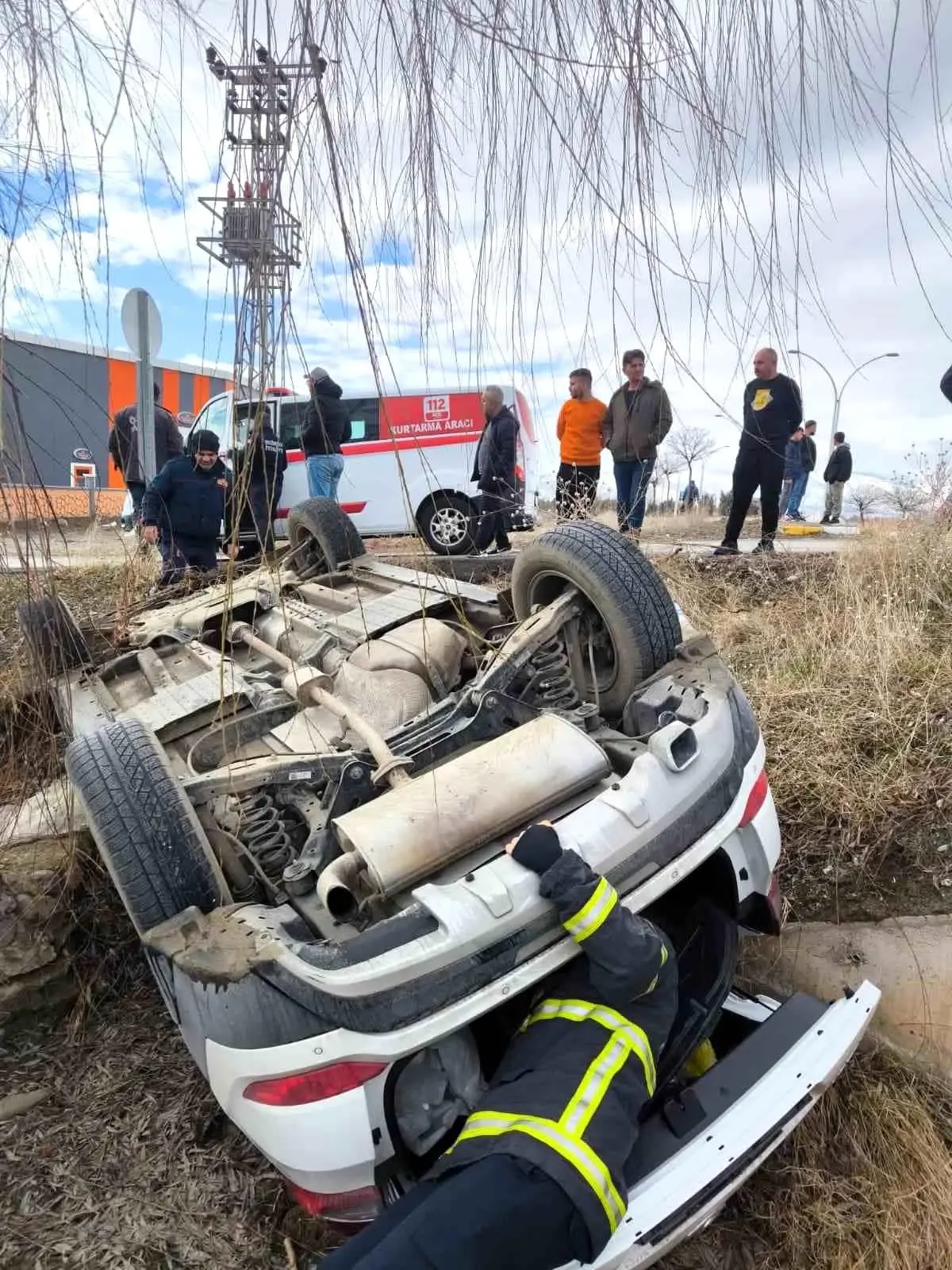 Erzincan\'da Trafik Kazası: Sürücü Yaralandı