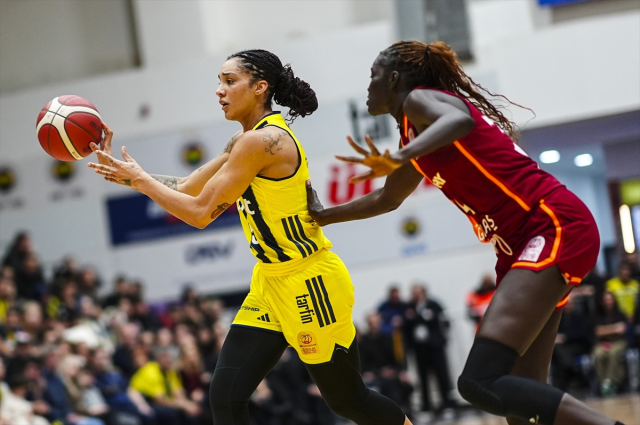 Fenerbahçe, Galatasaray'ı zorlu derbide devirdi