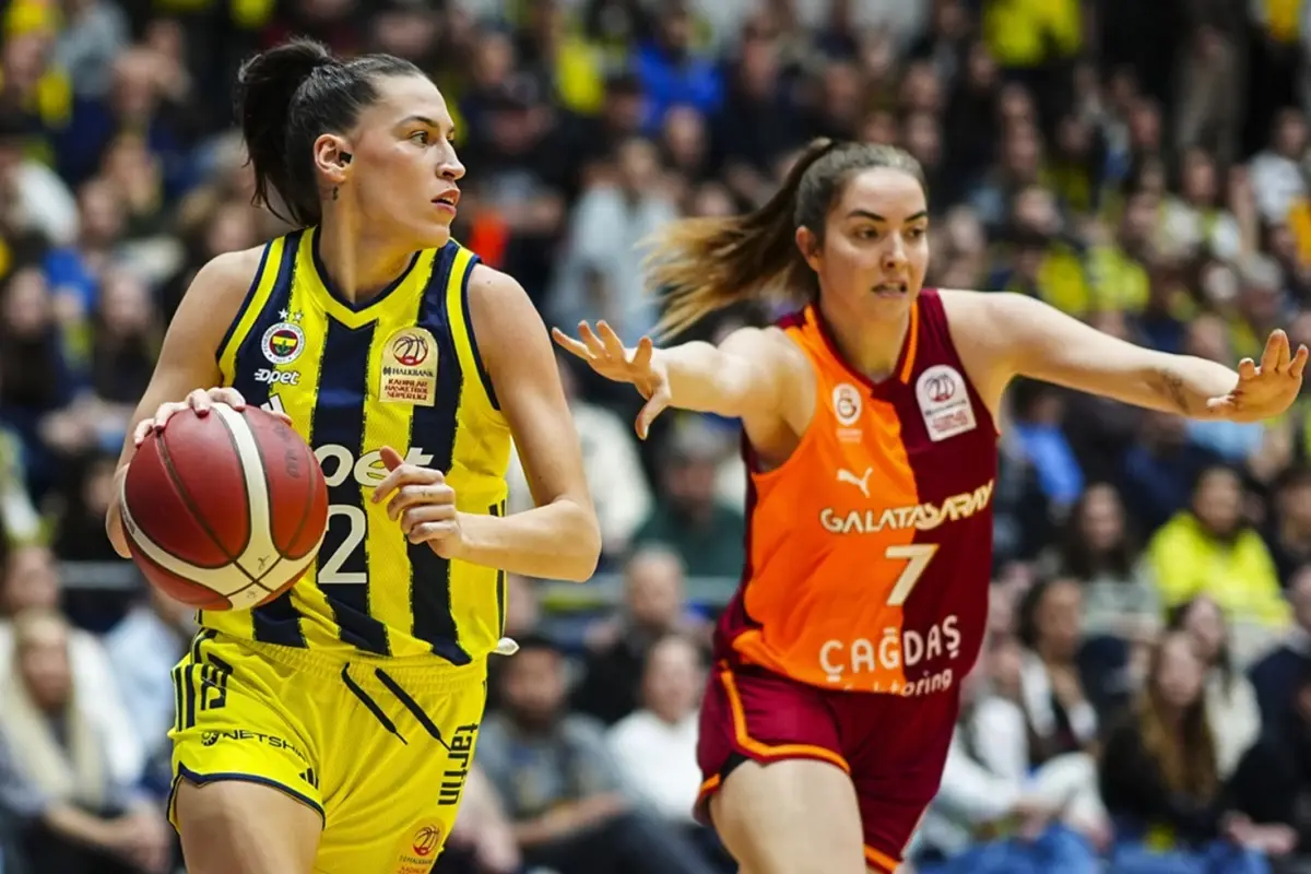 Fenerbahçe, Galatasaray\'ı zorlu derbide devirdi