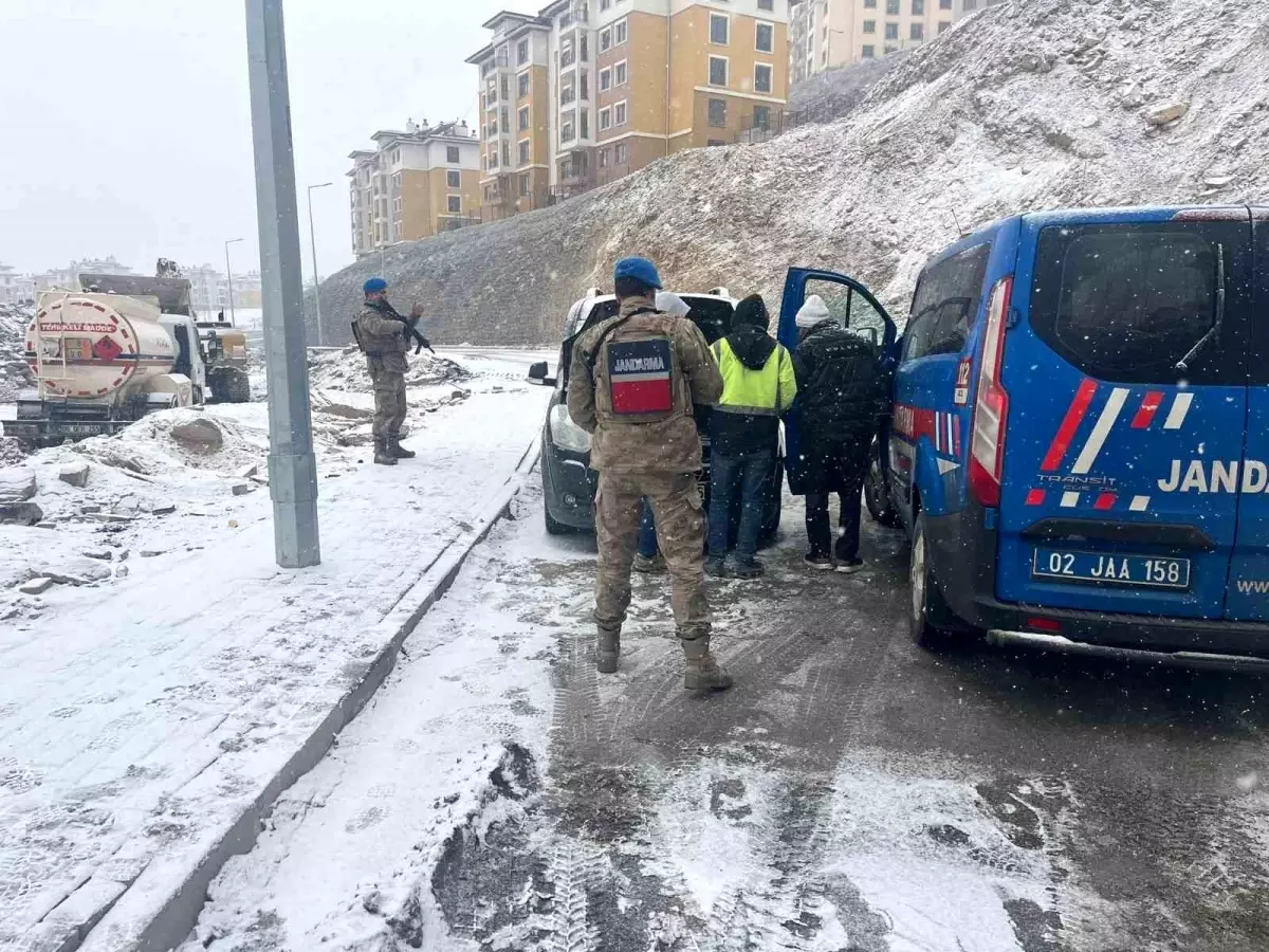 Gölbaşı\'nda Jandarma Güvenliği Sağlıyor