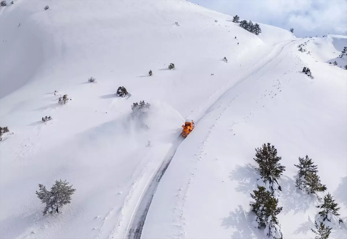 Nalbant Geçidi\'nde Kış Mesaisi
