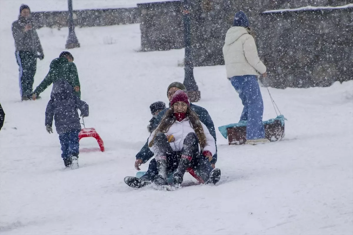 Kars\'ta Karla Eğlence
