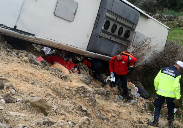 Katliam otobüsünden sağ kurtulanlar o anları anlattı: İnsanlar düşmeye başladı, tutamadım Katliam otobüsünden sağ kurtulanlar o anları anlattı: İnsanlar düşmeye başladı, tutamadım