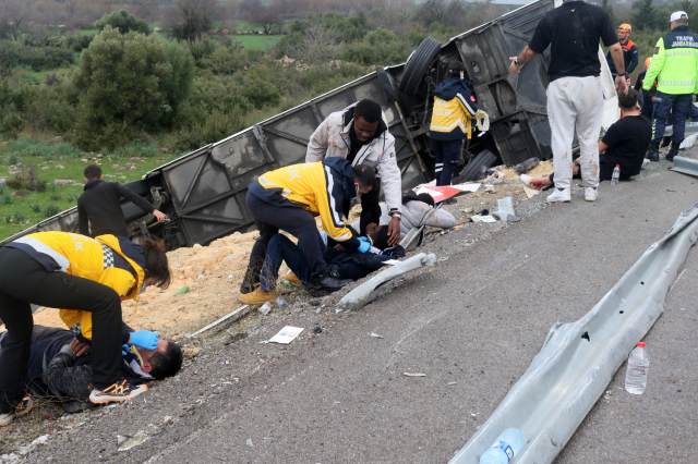 Katliam otobüsünden sağ kurtulanlar o anları anlattı: İnsanlar düşmeye başladı, tutamadım Katliam otobüsünden sağ kurtulanlar o anları anlattı: İnsanlar düşmeye başladı, tutamadım
