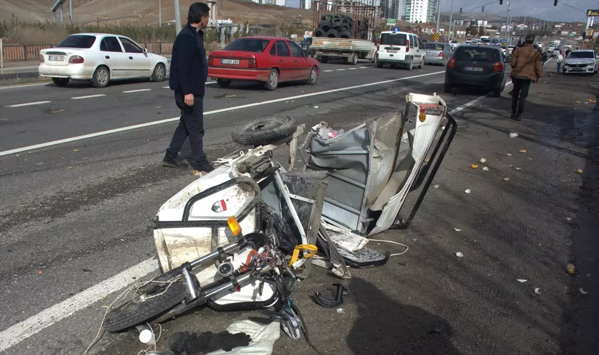 Kırıkkale\'de Trafik Kazası: 2 Yaralı