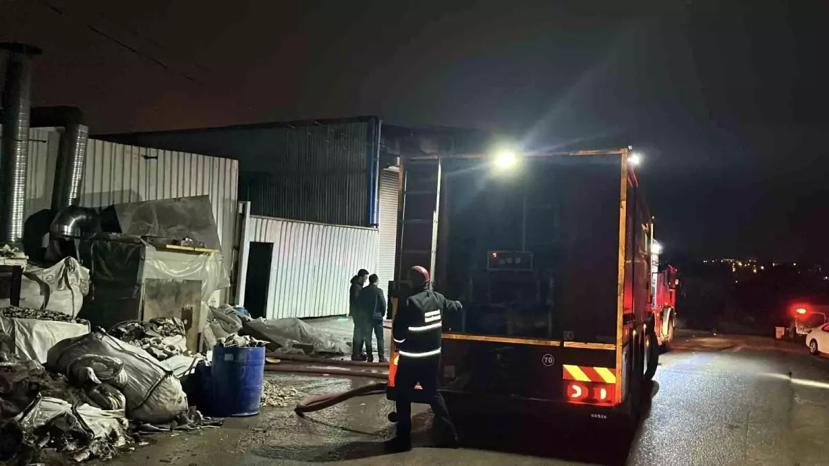Çayırova\'da Metal İşleme Fabrikasında Yangın