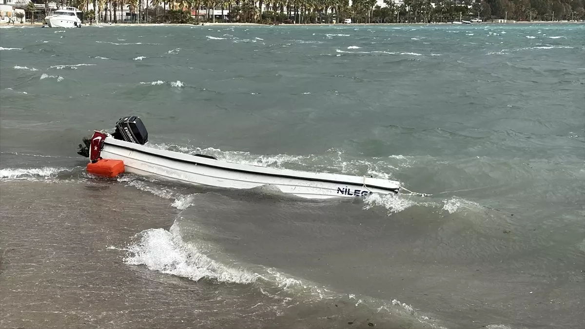 Muğla\'da Fırtına Hayatı Etkiliyor