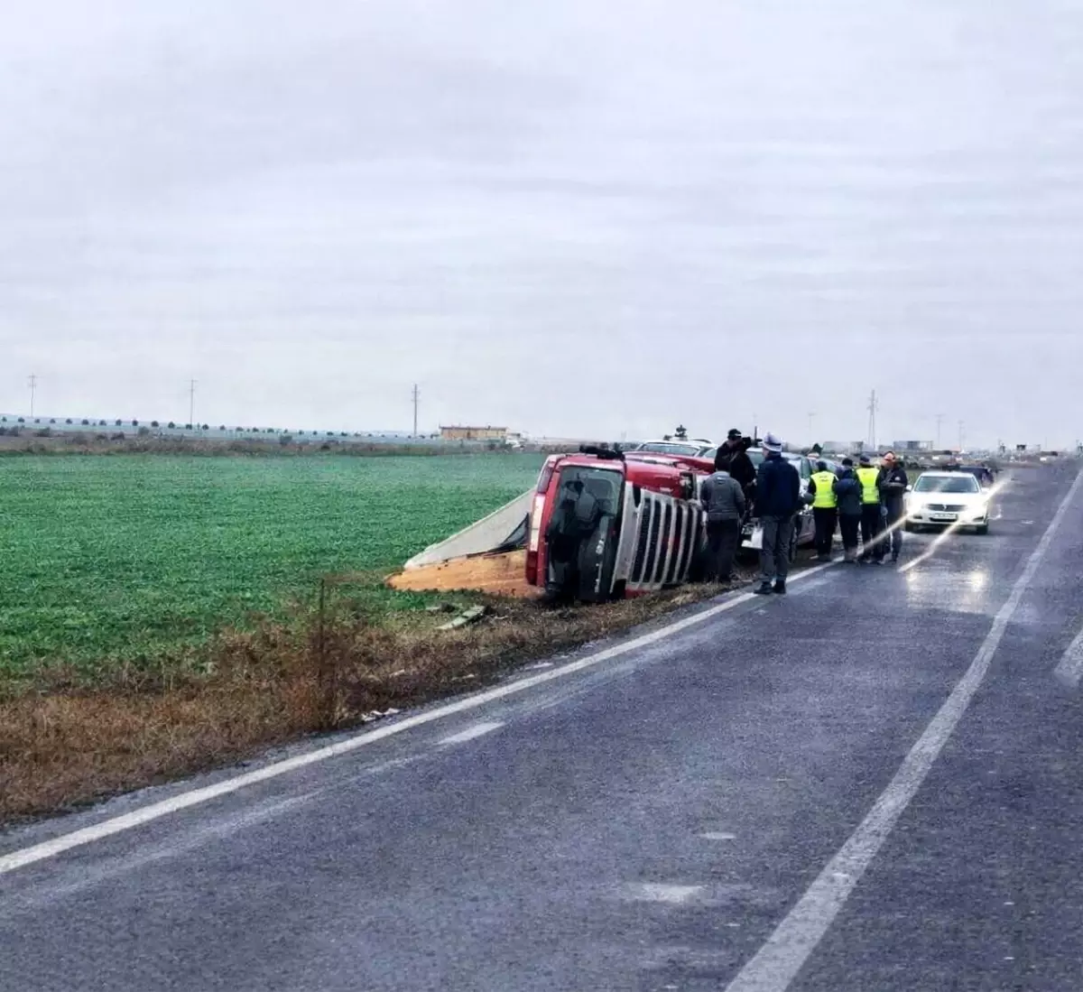 Muratlı\'da Kamyon Devrildi