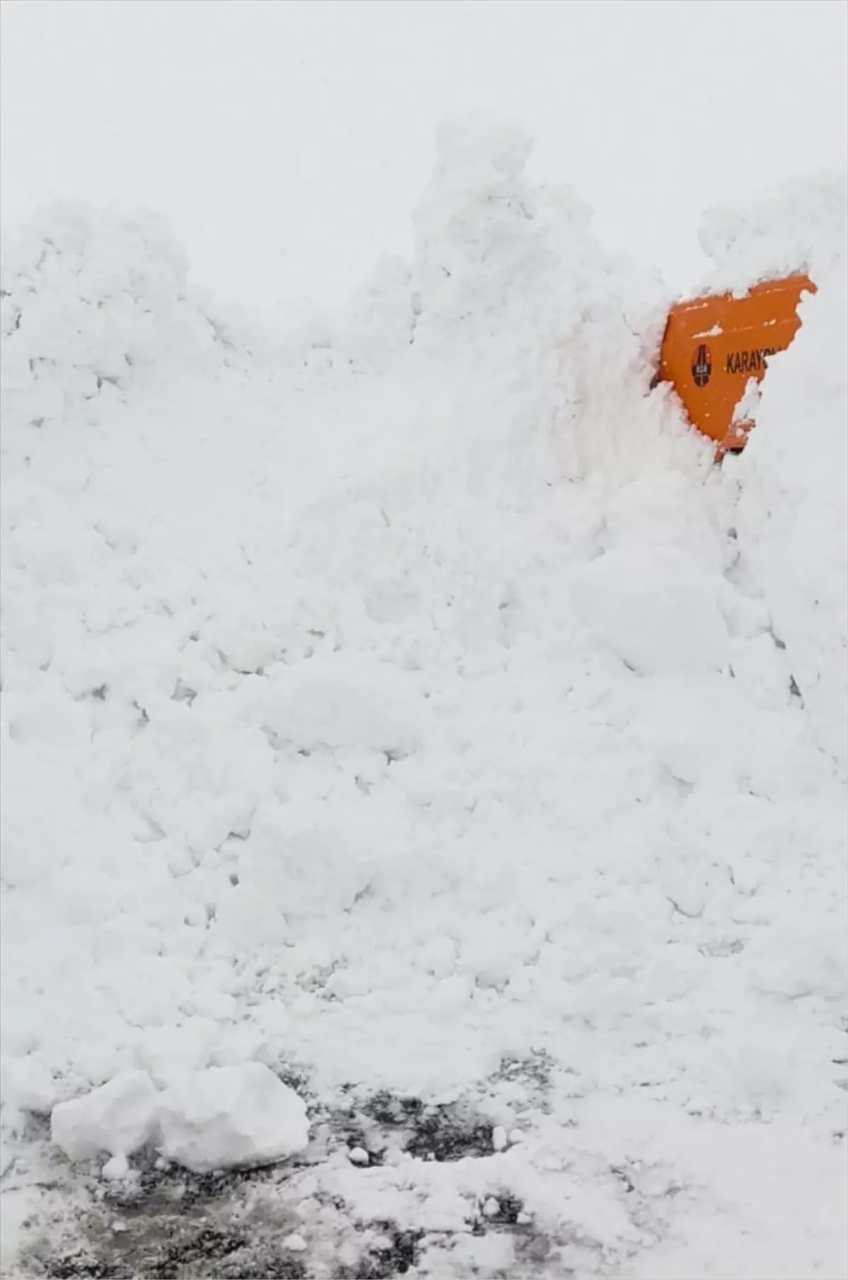 Kulp’ta Çığ Düştü, Operatör Kurtarıldı