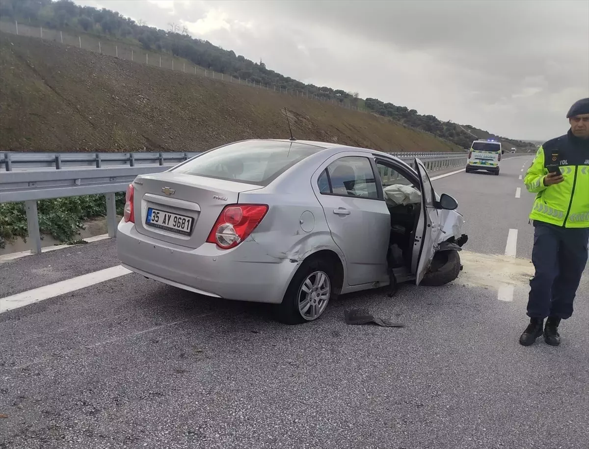 Bariyerlere Çarpan Araçta Yangın Çıktı