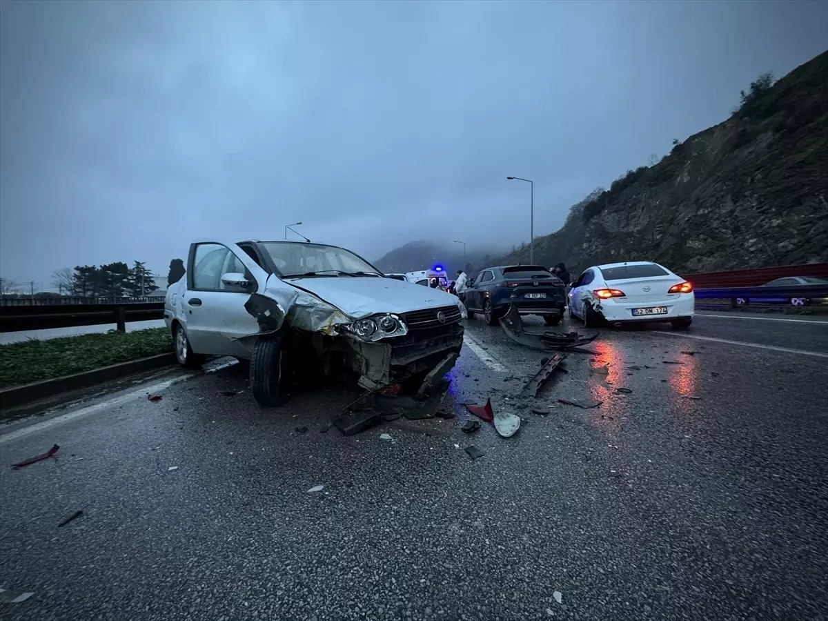 Samsun\'da Zincirleme Kaza: 2 Yaralı