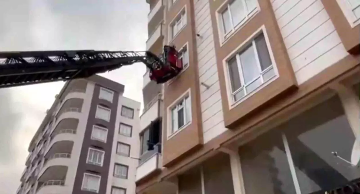 Şanlıurfa\'da Bina İstinat Duvarı Çöktü