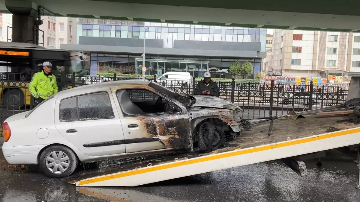 Mecidiyeköy\'de otomobil yangını