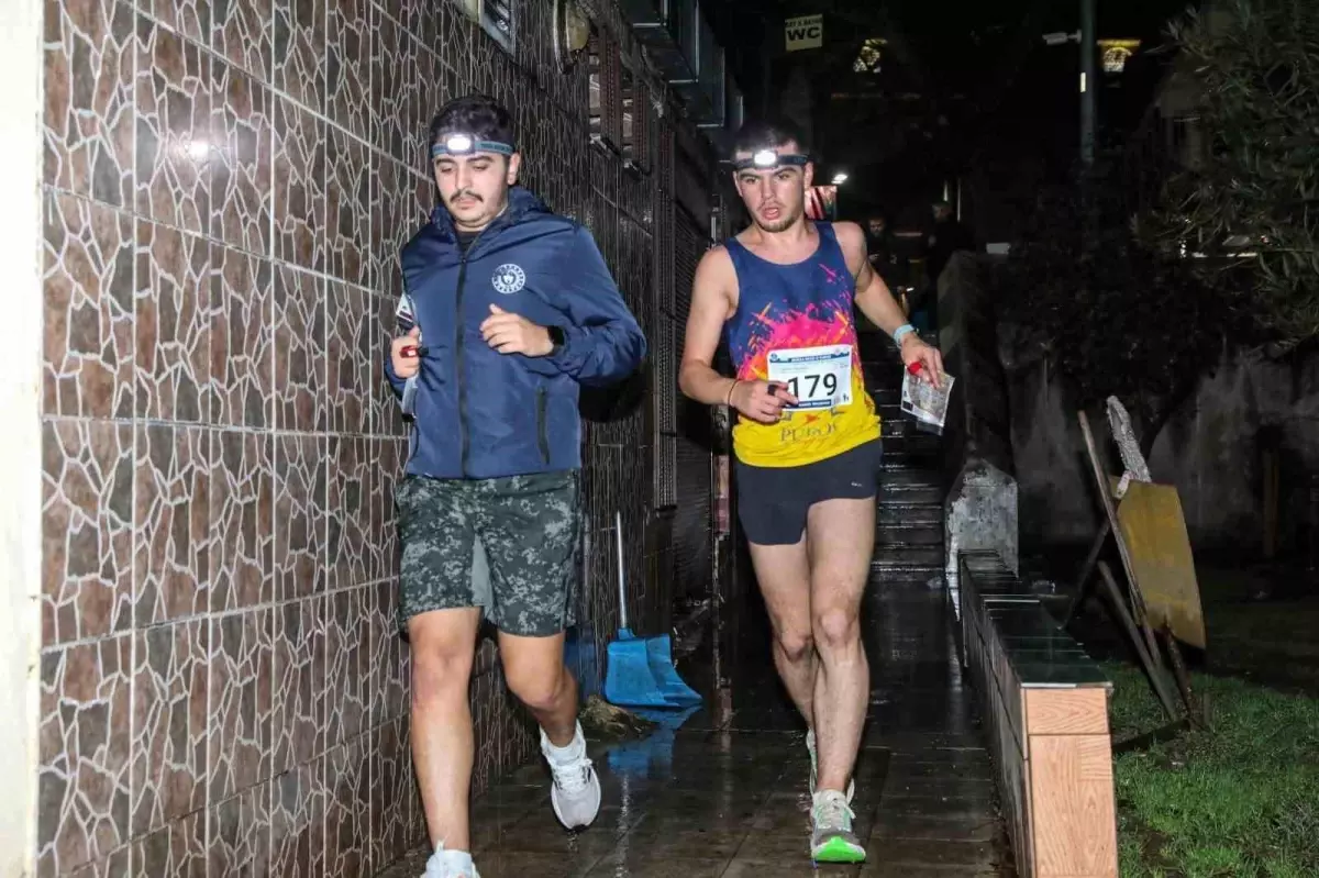 Tarihi çarşıda gece oryantiring heyecanı