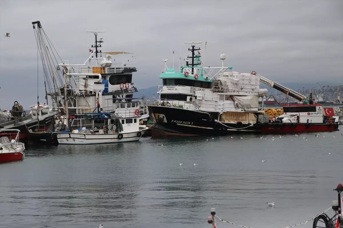 Tekirdağ\'da Lodos Ulaşımı Aksatıyor