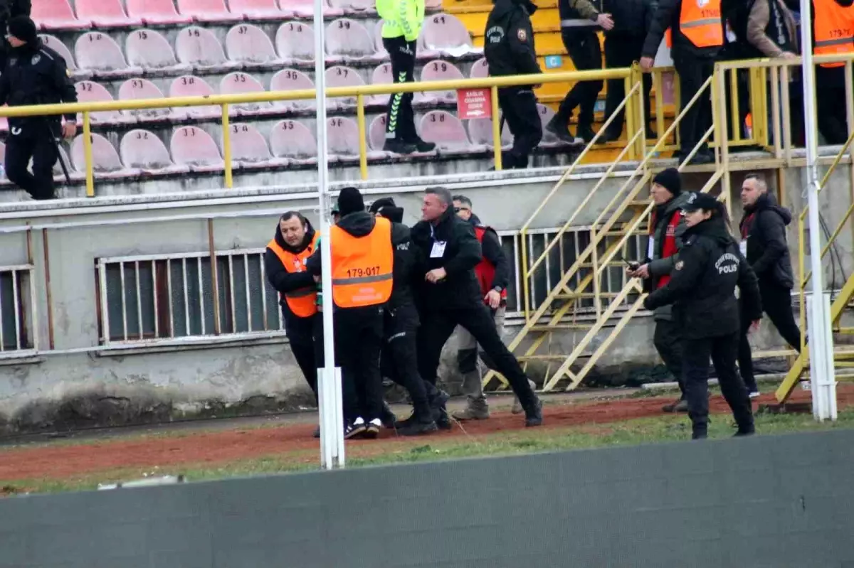 Boluspor-Sakaryaspor Maçında Gerilim