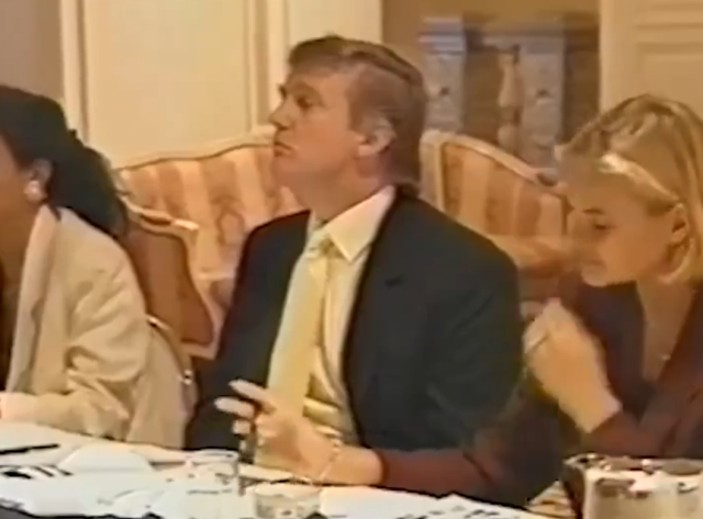 Trump'ı zora sokacak video! Modellik yarışmasında jüri olarak yer almış Trump'ı zora sokacak video! Modellik yarışmasında jüri olarak yer almış